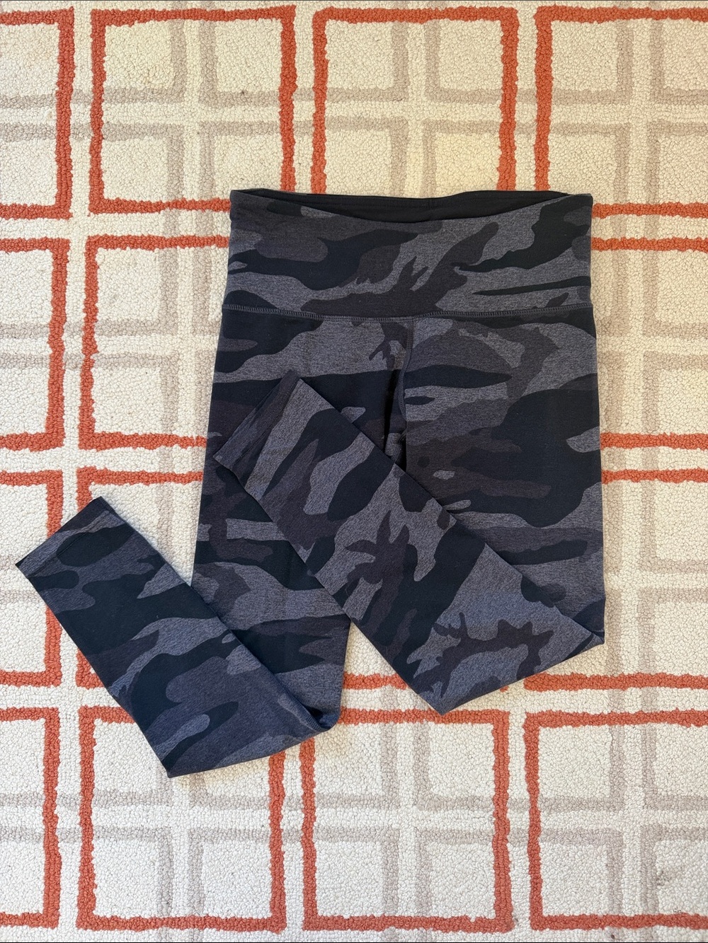 High-Waist Camo Leggings - Black/Grey